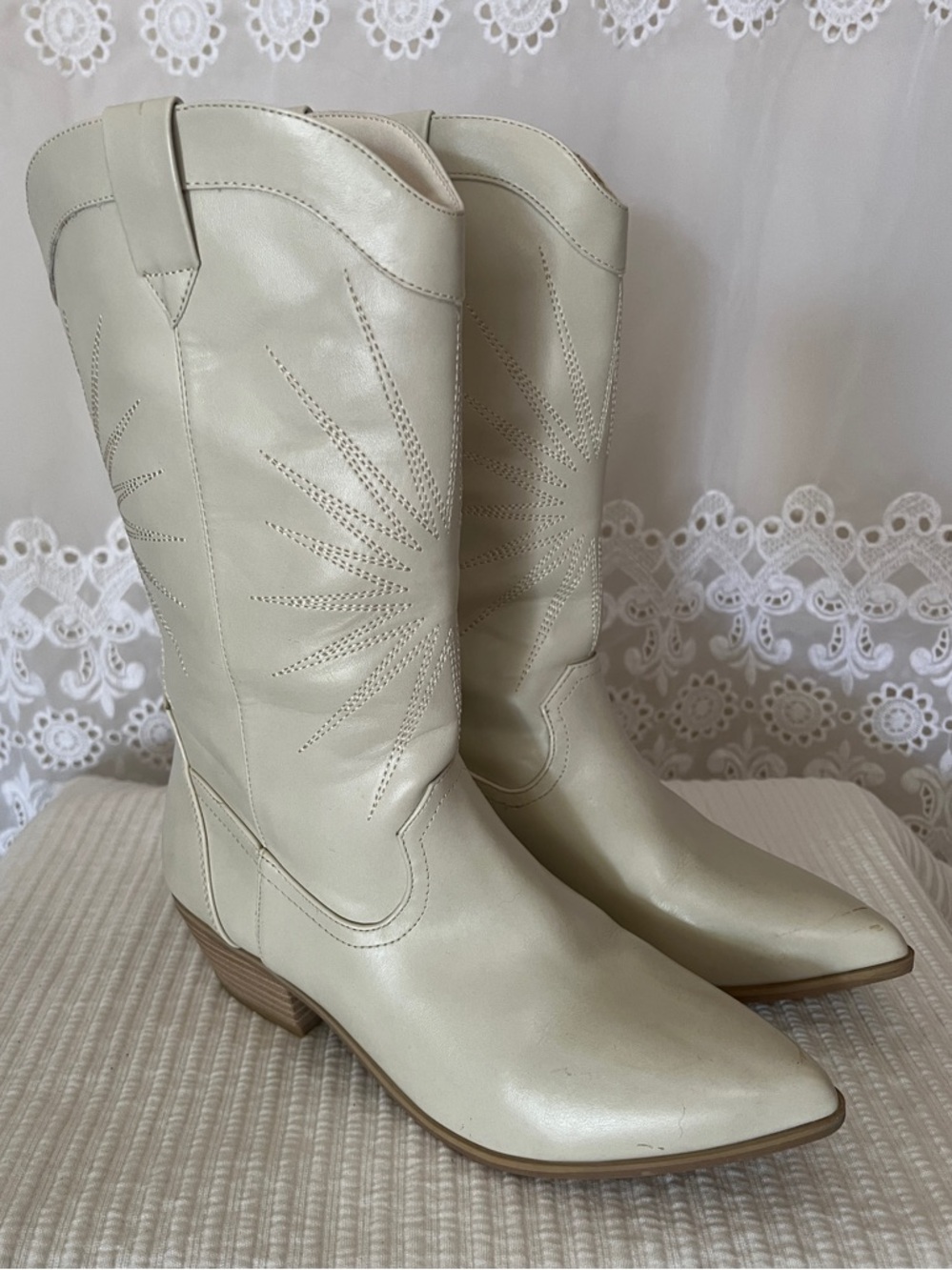 American Eagle Size 8 Western Mid Calf Cream Sunburst Cowgirl Heel Classic Boots